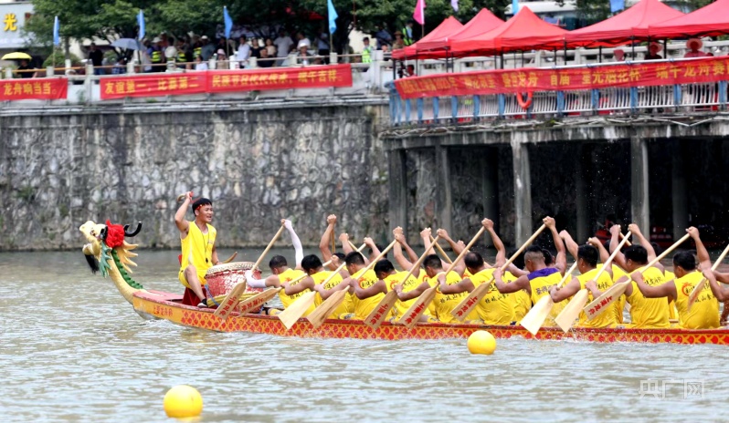 广州赛龙舟震撼场面