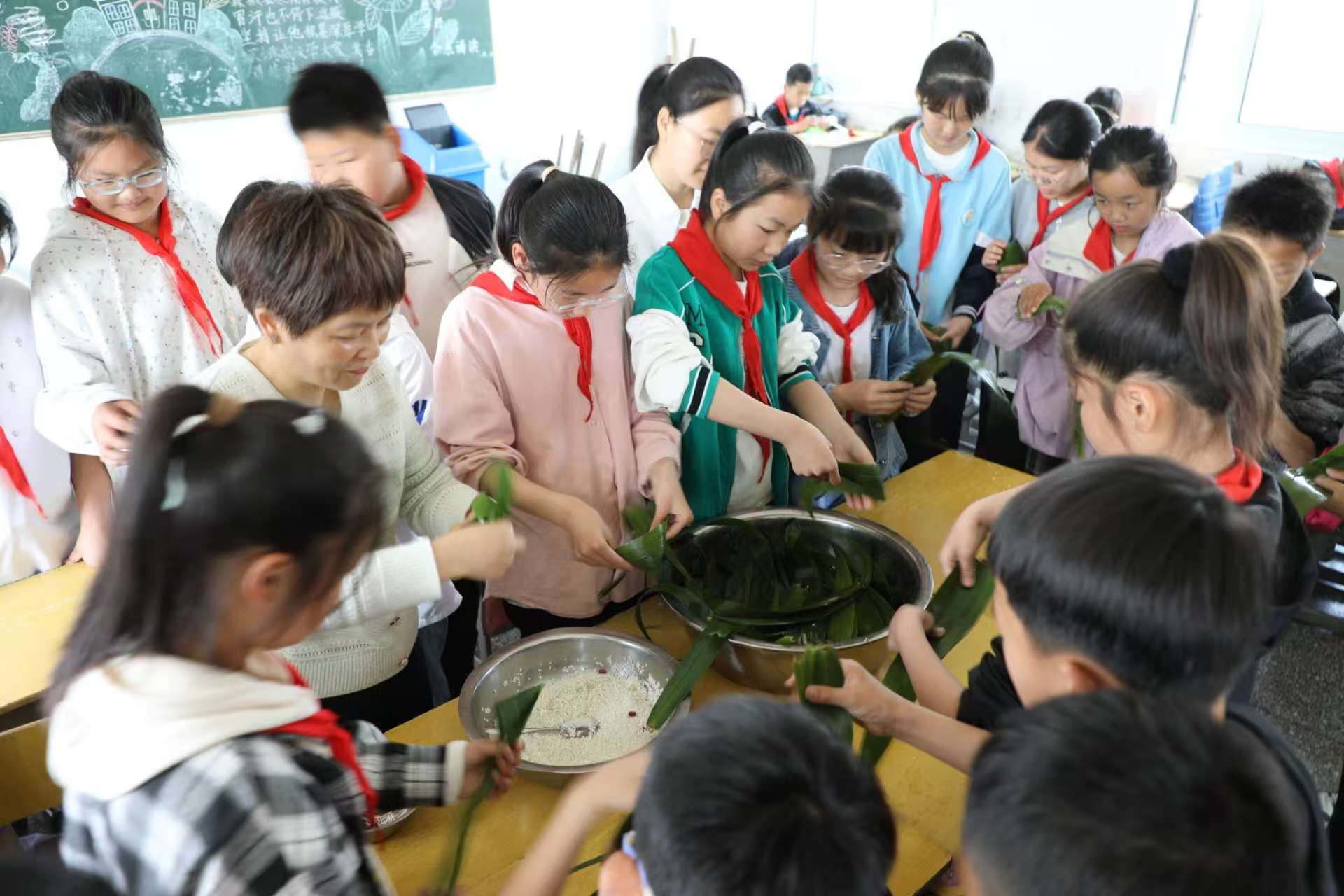 7分钟用折纸做一个端午立体龙舟更添节日气氛